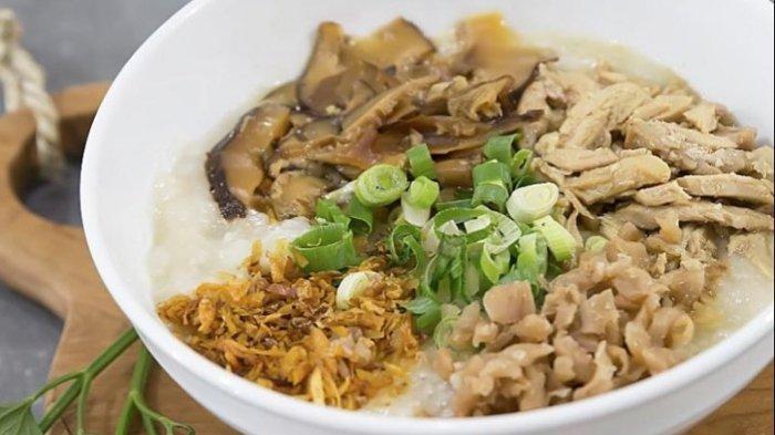 Menu bubur ayam di Kedai Bubur Bontonk Jakarta Utara.