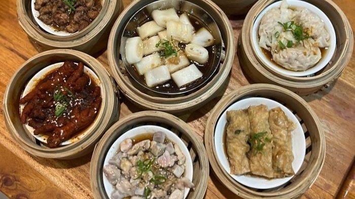 Menu dimsum di restoran Dimsum Toko Sebelah Kecamatan Bogor Timur, Kota Bogor, Jawa Barat.