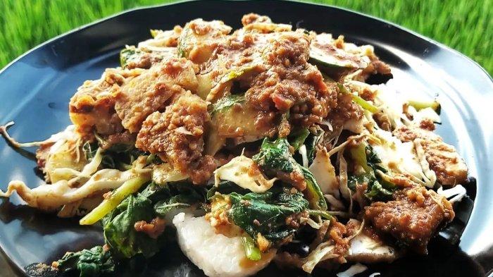 Menu makan siang enak di Sentra Kuliner Teras Gunung Ungaran, Semarang, Jawa Tengah.