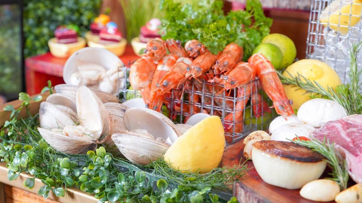 Menu makan spesial tahun baru Mercure Ancol
