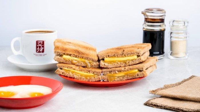 Menu makanan dan minuman di Ya Kun Kaya Toast di Raffles City Singapura.