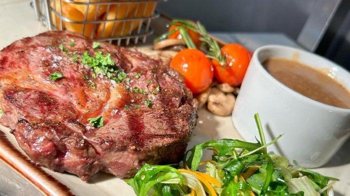 Sebuah keluarga melakukan tindak kecurangan tak mau bayar tagihan makanan Rp 6,6 juta setelah makan di restoran Bella Ciao Swansea, Swansea, Inggris.