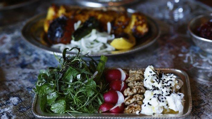 Menu-menu spesial di restoran Berenjak - restoran Persian food di Dubai yang diakui Bib Gourmand dari Michelin Guide.