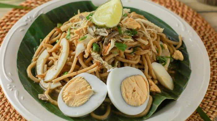 Menu mi bancir di warung Mie Bancir Khas Banjar Agus Sasirangan Banjarmasin.