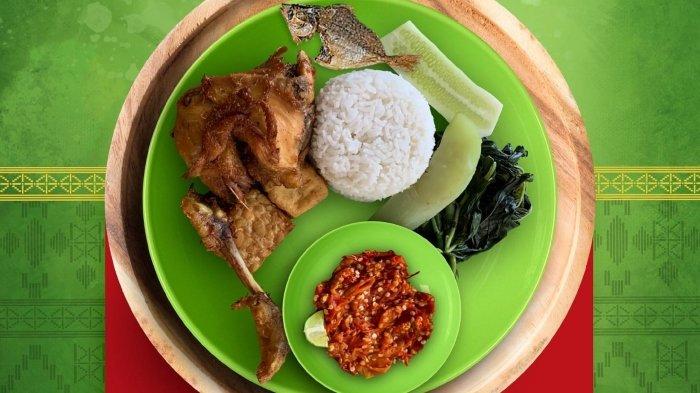 Menu nasi tempong di warung Nasi Tempong Hema Badung, Bali.