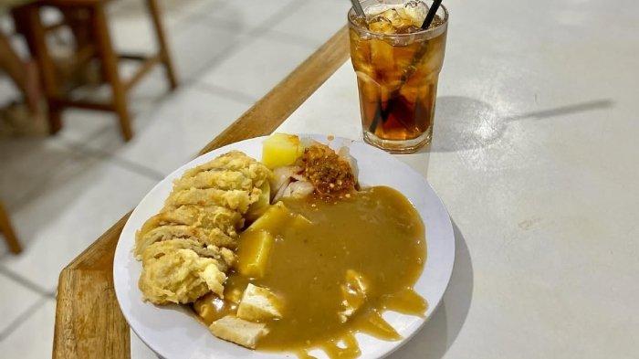 Menu ngohiang di warung Ngohiang Khas Bogor Asli Gang Aut.