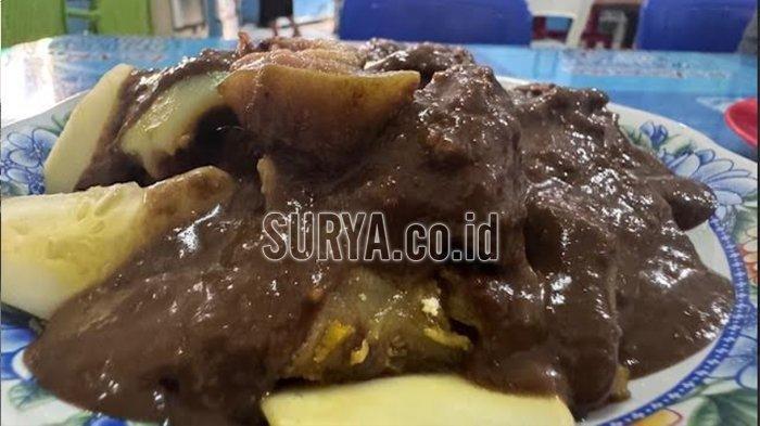 LEGENDARIS - Menu rujak cingur yang disajikan di Depot Rujak Cingur Genteng Durasim Surabaya. Salah satu tempat makan legendaris di Kota Pahlawan yang menawarkan kenikmatan rujak cingur, sop buntut dan beberapa masakan lainnya.