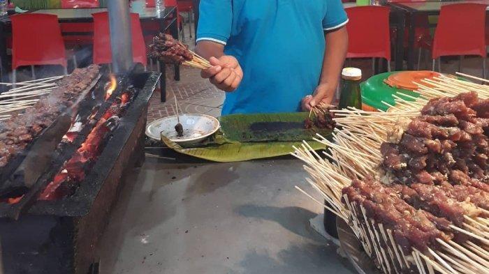 Menu sate di Warung Sate Matang Yakin Rasa, tempat makan siang enak di Banda Aceh.