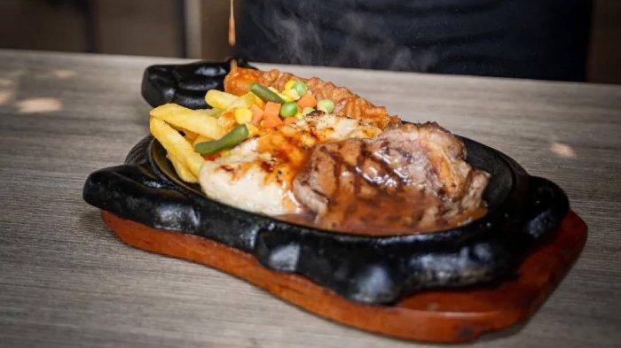 Menu steak di Steak Meletup by KaNoPi Cafe Bandung, Jawa Barat.