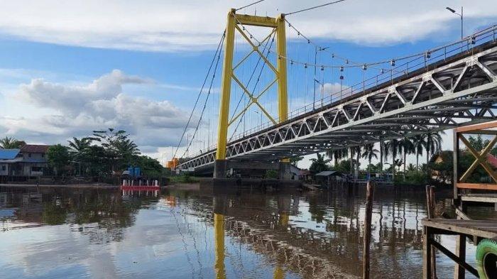 Menyebrang menggunakan klotok dan berkunjung ke Taman Wisata Alam Pulau Bakut, Barito Kuala, Kalimantan Selatan.
