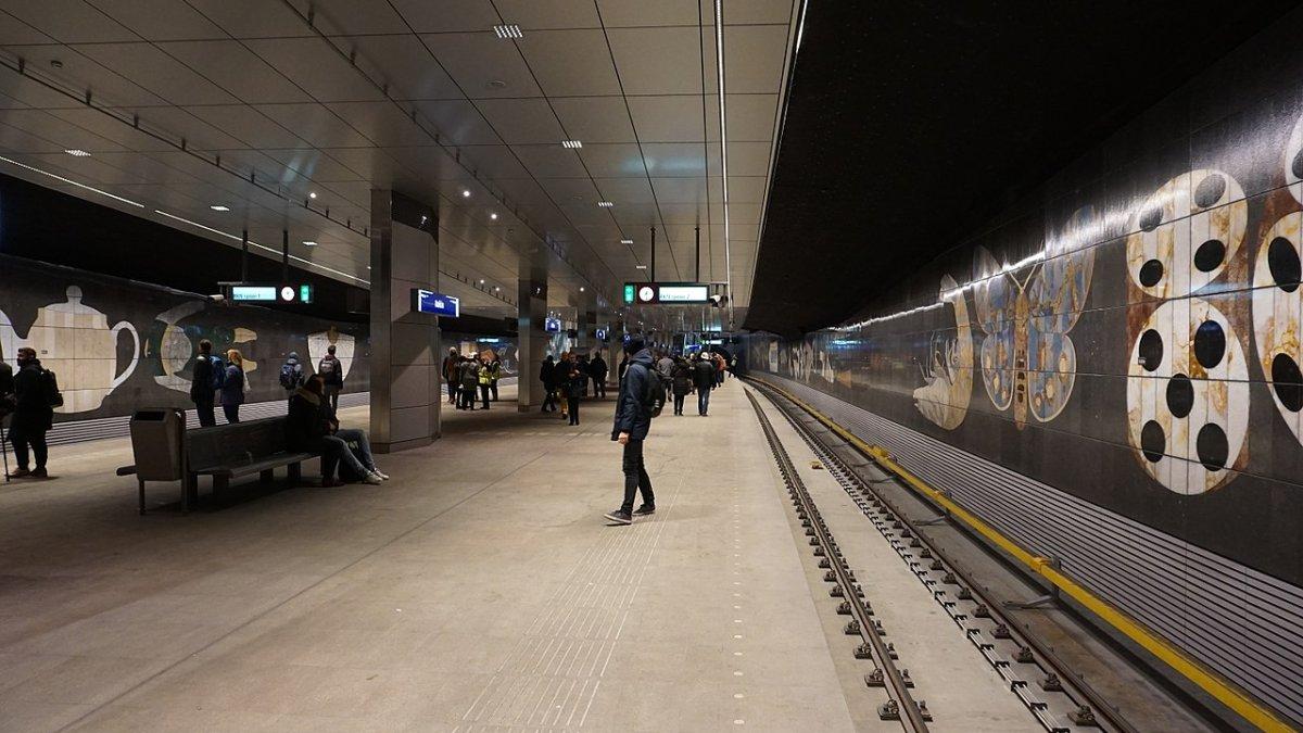 Metro Rokin, satu tempat wisata di Amsterdam Belanda yang gratis buat kamu kunjungi.