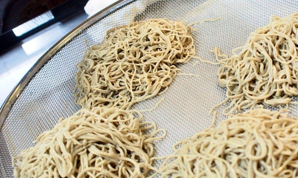 Mi soba yang sedang dibuat