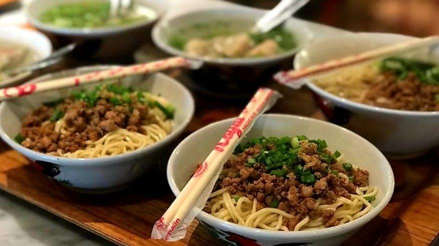 Mie Naripan, bakmi enak di Bandung, Jawa Barat.