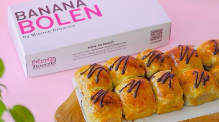 Miemie Brownie menjajakan oleh-oleh khas Tegal berupa aneka kue, cake, brownies, bolen, pastry, dan dessert.