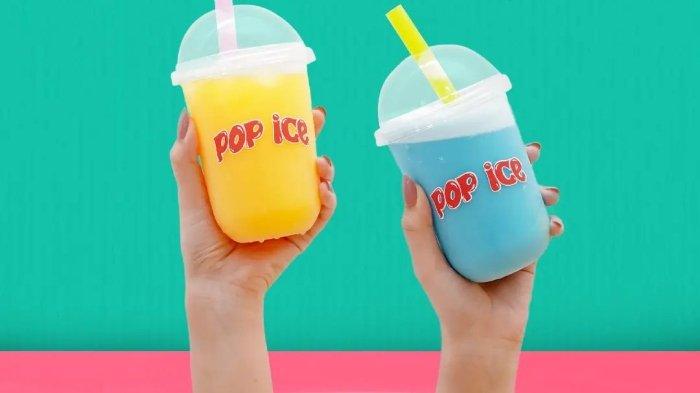 Minuman aneka rasa dari pop ice. Video viral di media sosial, aksi kocak tentara Amerika Serikat keciduk lagi jajan pop ice di Situbondo, Jawa Timur karena kepanasan saat latihan.