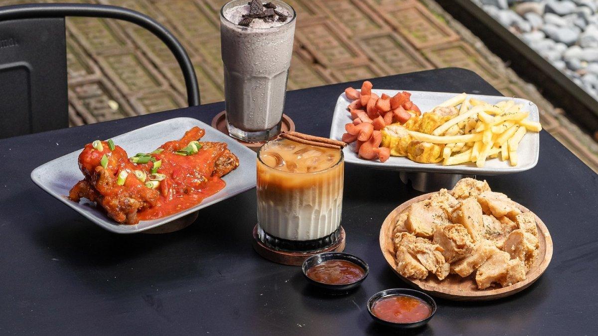 Moengkopi JiwArt Space, satu tempat ngopi hits lainnya di Surabaya yang menarik buat dijelajahi.