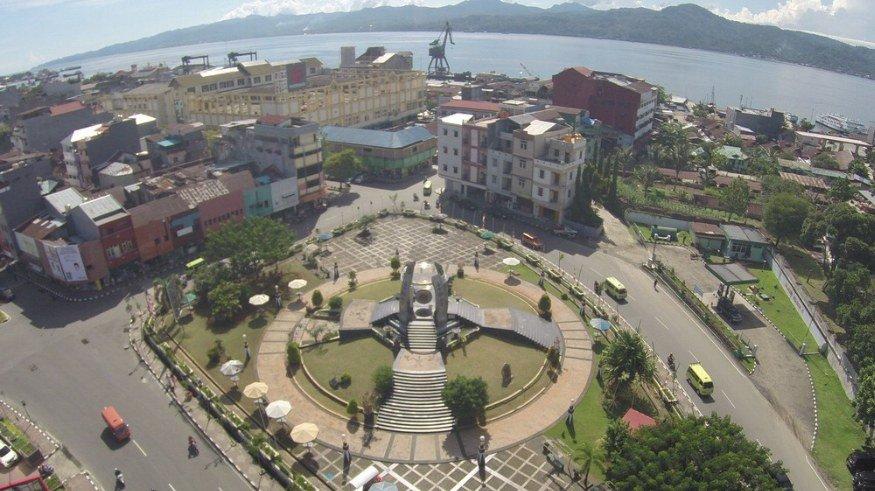 Monumen Gong Perdamaian Dunia di Ambon.