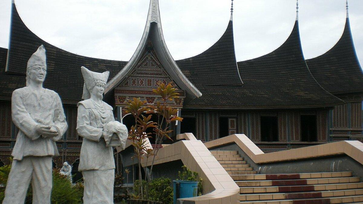 Museum Adityawarman, satu tempat wisata populer di Padang, Sumatera Barat.