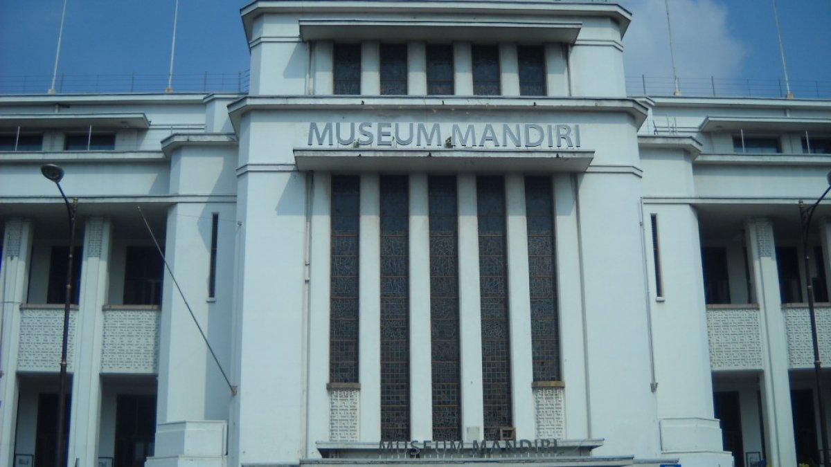 Museum Bank Mandiri, satu tempat wisata di Kota Tua Jakarta lengkap dengan harga tiket masuk terbaru 2024.