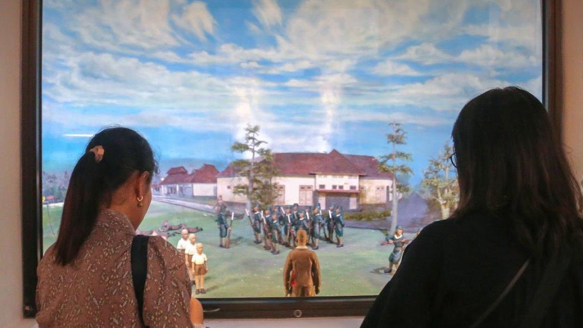 Museum Benteng Vredeburg, satu tempat wisata dekat Stasiun Tugu Jogja bisa kamu kunjungi bareng anak saat libur sekolah.