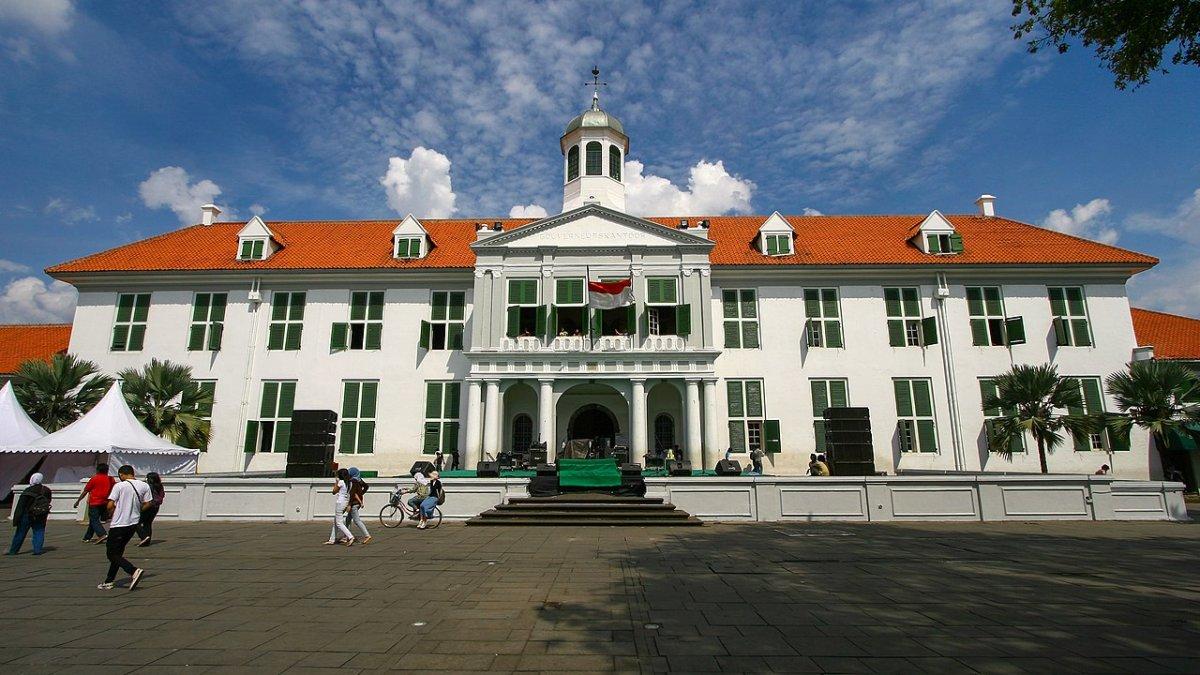 MUSEUM FATAHILLAH JAKARTA - Museum Fatahillah adalah satu museum terbaik di Kota Tua Jakarta buat dikunjungi.
