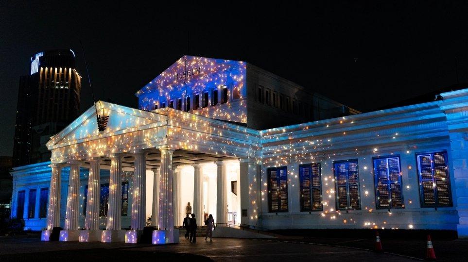 Museum Nasional Indonesia pada malam hari.