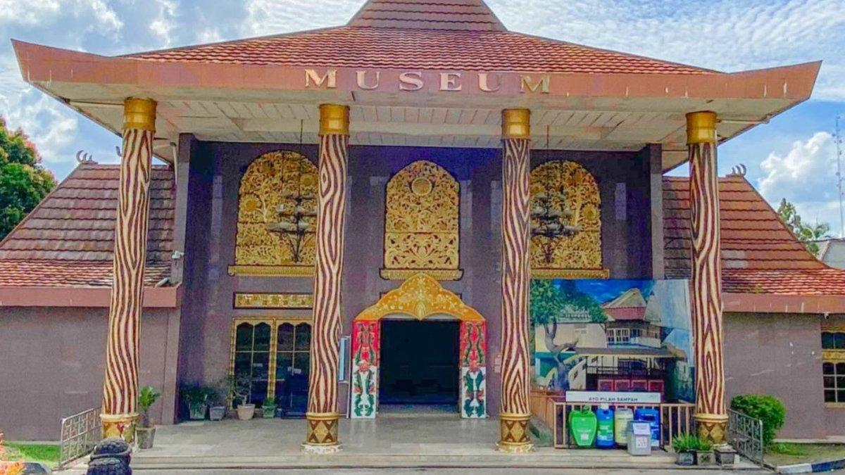 Museum Negeri Sumatera Selatan Balaputera Dewa di Palembang