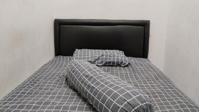 Kamar penginapan di hotel MyKost Palupuh Valley Syariah, Bogor.