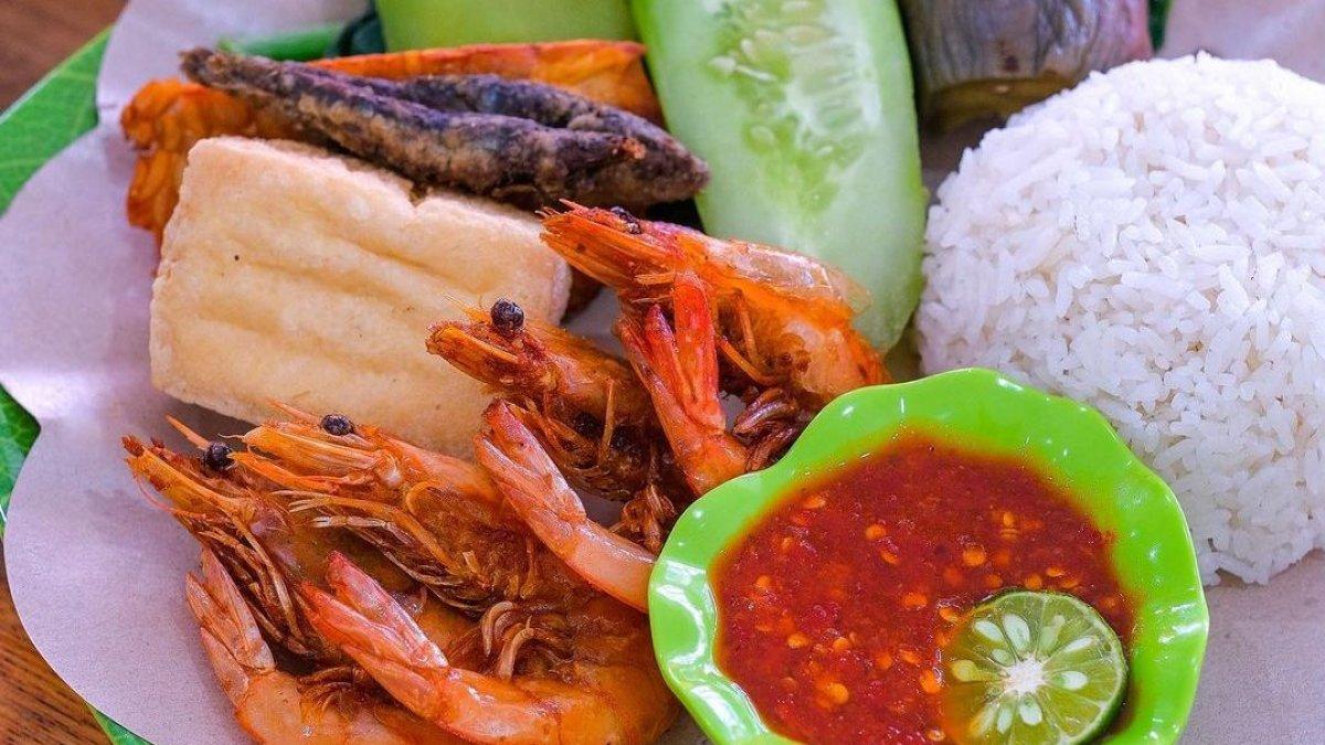 Nasi Tempong Indra.