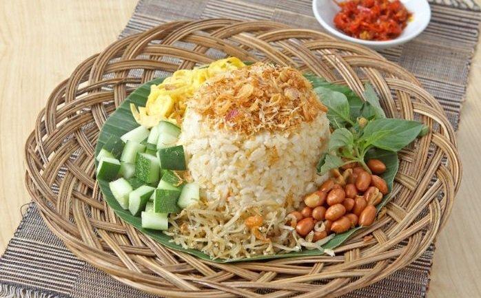 Nasi ulam khas Betawi.