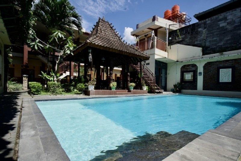 Ndalem Padma Asri, satu hotel murah di Jogja yang punya fasilitas kolam renang dengan tarif inap Rp 100 ribuan.