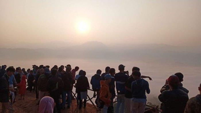 Negeri di Atas Awan Citorek berlokasi di Desa Citorek, Kecamatan Cibeber, Kabupaten Lebak, Banten.