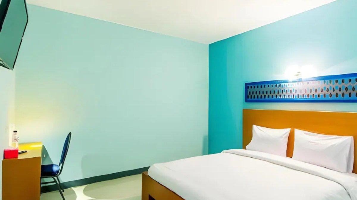 New Moonlight Hotel, satu hotel di Bandung, Jawa Barat.