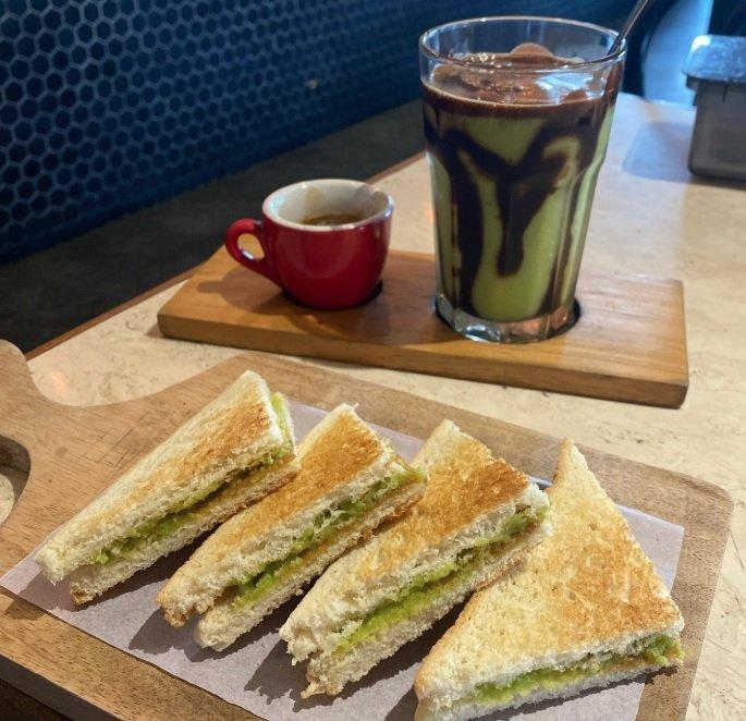 New Town Coffee, Makanan dan Minuman di New Town Coffe Kafe 24 jam di Lampung. (Instagram/newtowncoffee.lampung)