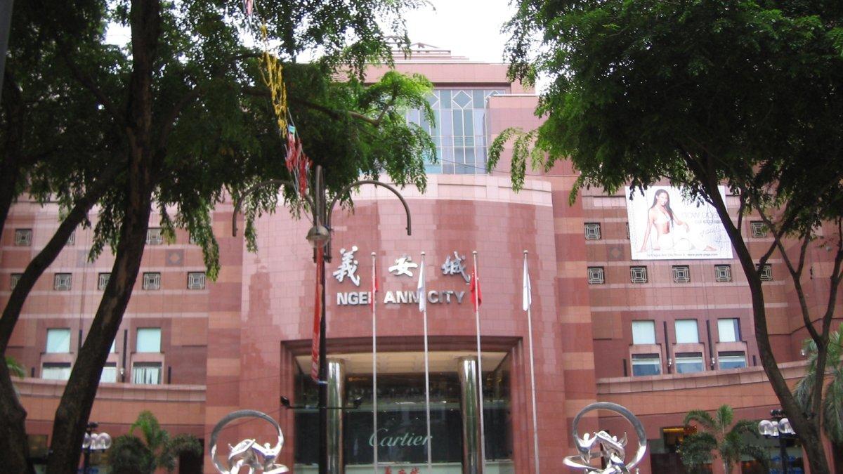 Ngee Ann City, satu mal terbaik di Singapura buat kamu yang mau berburu oleh-oleh unik.