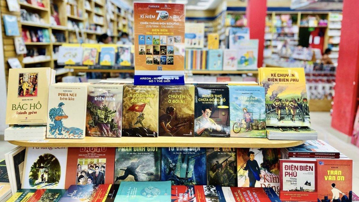 Nguyễn Văn Bình Book Street, satu tempat wisata terbaik di Saigon Vietnam.