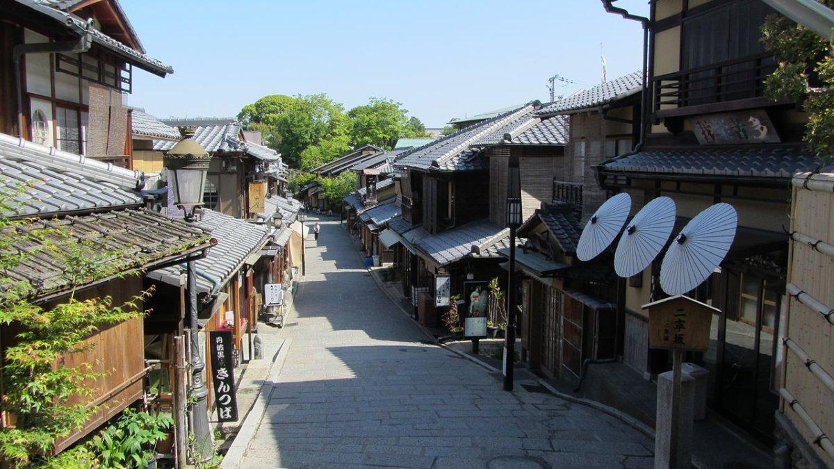 Ninenzaka, satu tempat wisata dekat Gion Matsuri Kyoto Jepang