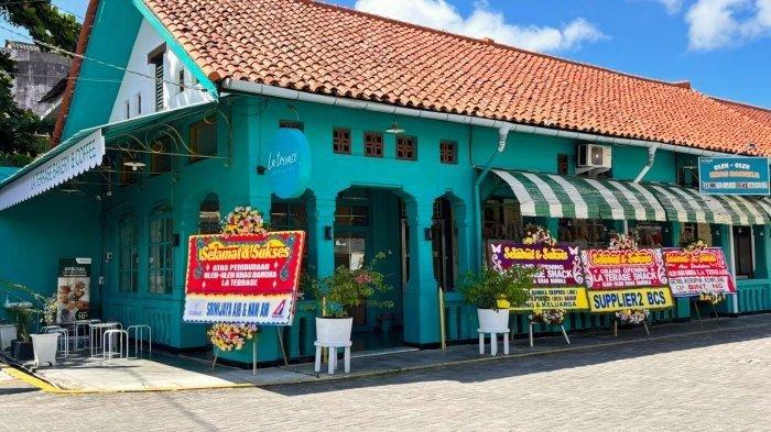 Nuansa toko oleh-oleh Laterrase yang berada tepat di pusat Kota Pangkalpinang.