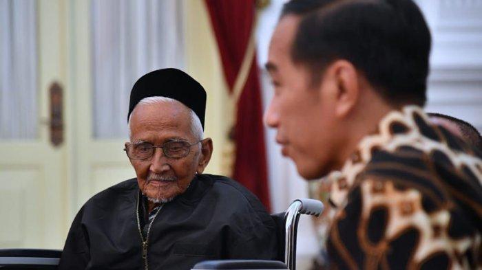 Kolase foto Nyak Sandang saat diterima Presiden Joko Widodo, serta Jubir Partai Aceh Syardani M. Syarif