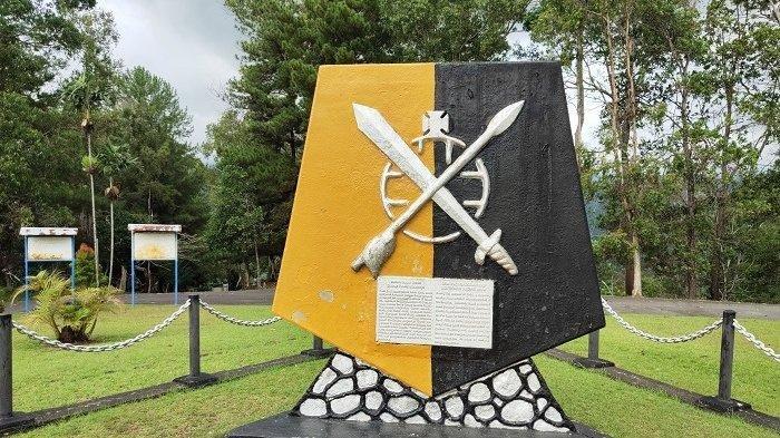 Objek wisata Tugu MacArthur di Ifar Gunung Sentani Kabupaten Jayapura - Tugu MacArthur merupakan destinasi wisata Papua yang jadi saksi Perang Pasifik yang merupakan bagian dari Perang Dunia II di tanah Papua.