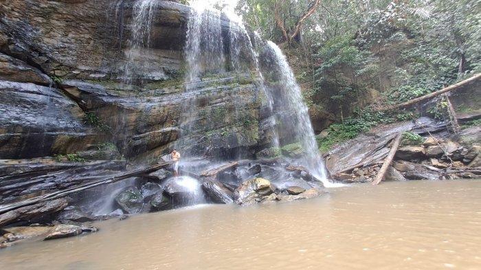 AIR TERJUN - Objek wisata air terjun Sungai Sebakut yang berada di kawasan perhutanan sosial di Desa Antutan, Kecamatan Tanjung Palas, Bulungan.