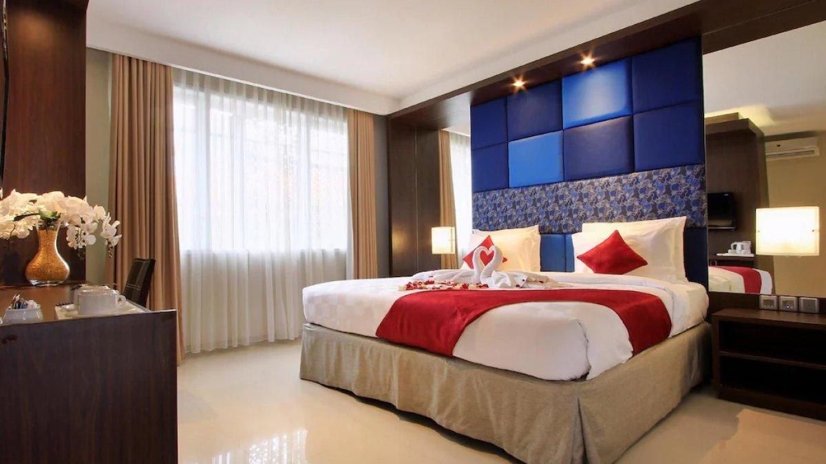 Ohana Hotel Kuta, satu hotel bintang 4 dekat Waterbom Bali yang menawarkan fasilitas kolam renang dengan tarif inap mulai Rp 200 ribuan.