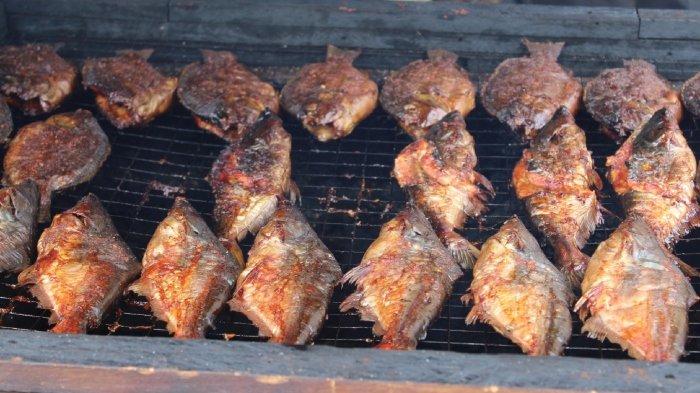 Olahan ikan sagarurung khas Kabupaten Penukal Abab Lematang Ilir, Sumatera Selatan untuk oleh-oleh.