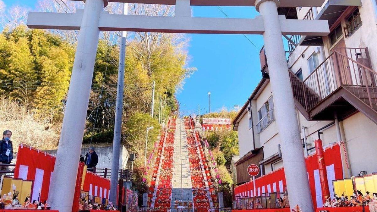 One Hundred Steps Staircase Hinamatsuri, satu festival musim semi Hinamatsuri terbaik di Jepang.