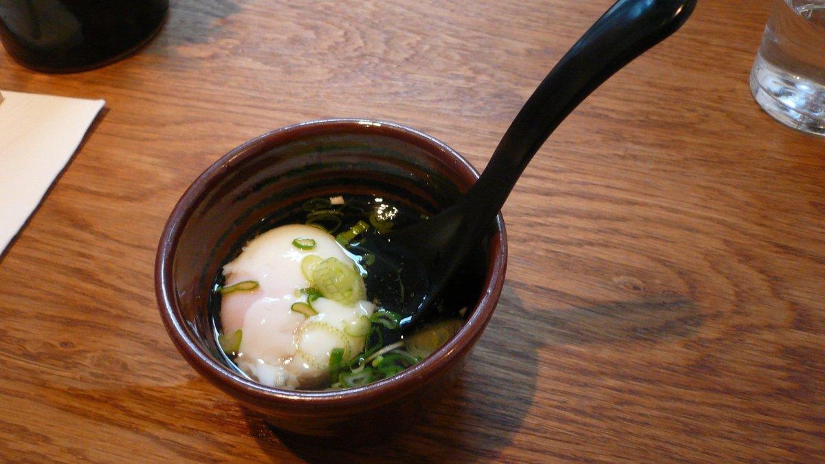 Onsen Tamago, satu makanan khas Jepang yang cocok buat dijadikan menu sarapan enak dan mengenyangkan.