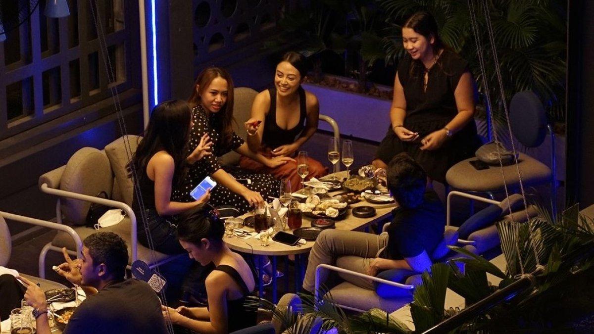 Oyster Dealer Ashta dan Nonna Bona menggabungkan kesegaran seafood dengan sentuhan modern dan elegan dalam setiap hidangannya. 