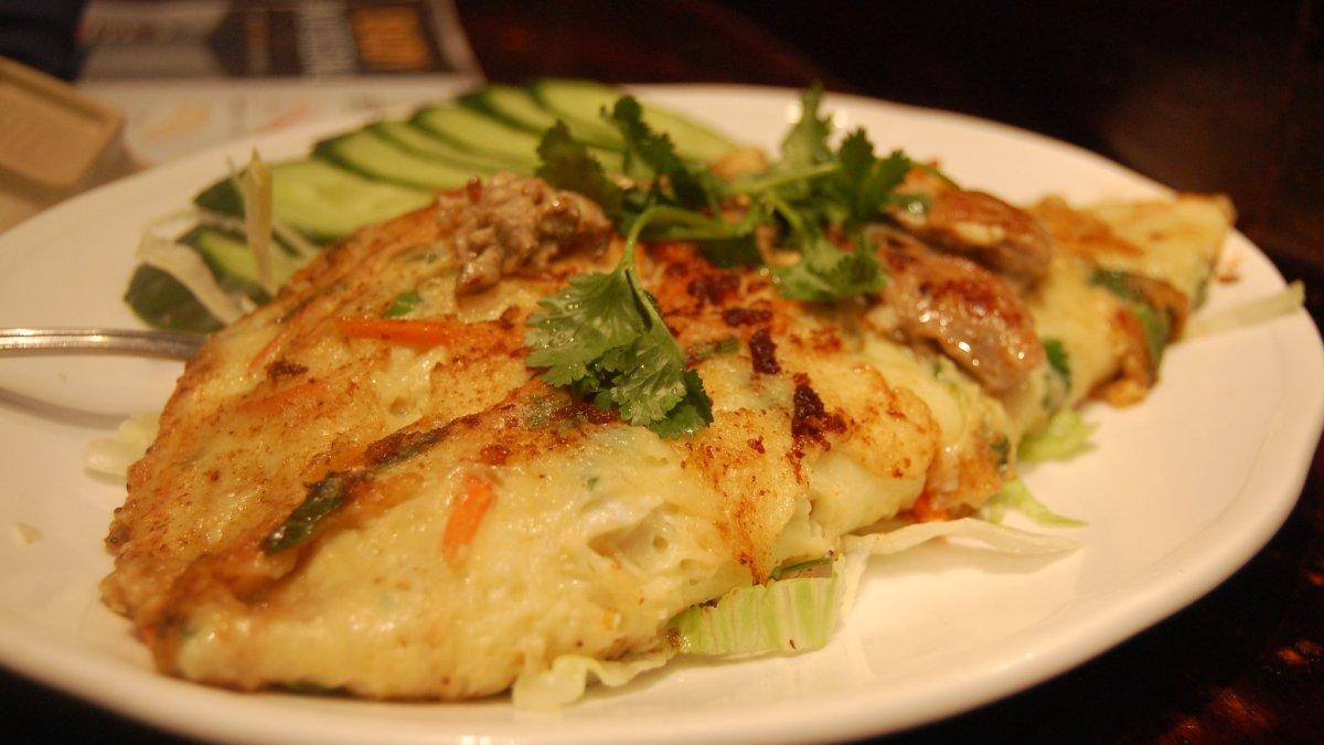 Oyster omelette, satu sarapan enak dii China yang wajib kamu coba saat liburan ke sana.