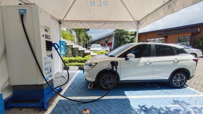 PT Jasa Marga (Persero) Tbk membuka 49 SPKLU yang tersebar di sepanjang Tol Trans Jawa untuk mengakomodasi pengguna mobil listrik yang akan mengisi kembali daya baterai kendaraan listrik selama melakukan perjalanan mudik.