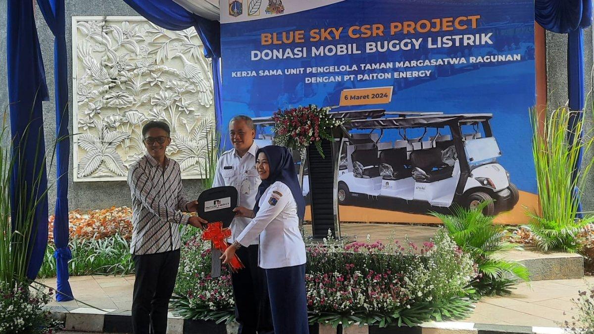 PT Paiton Energy (PE) yang memberikan donasi buggy car buat Taman Margasatwa Ragunan.