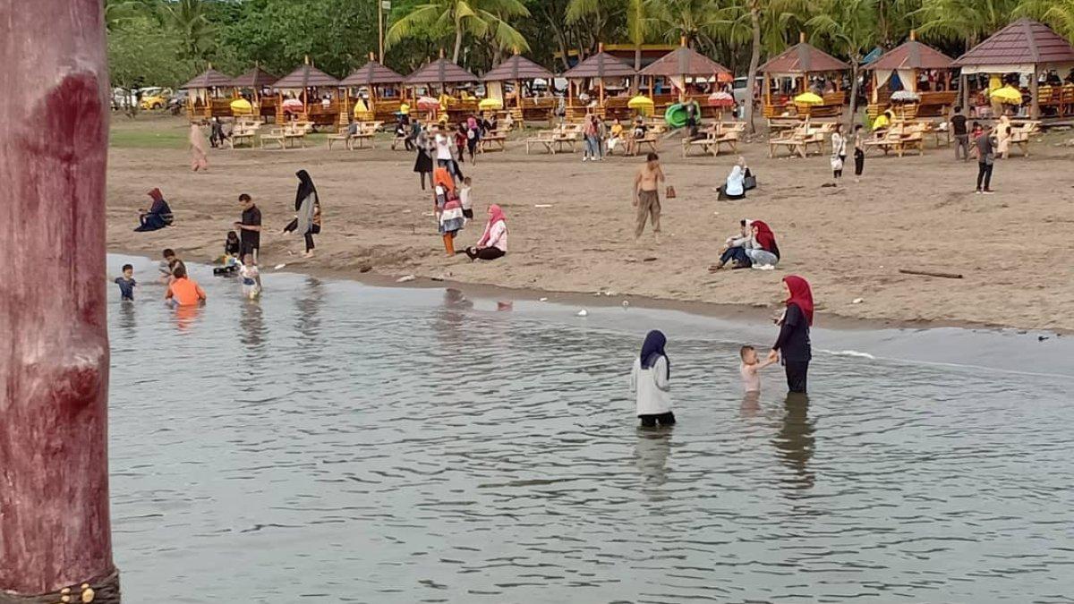 Pantai Akkarena, satu tempat wisata hits di Makassar buat liburan akhir pekan